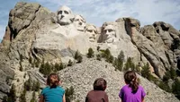 Bus Tour of Mount Rushmore an...